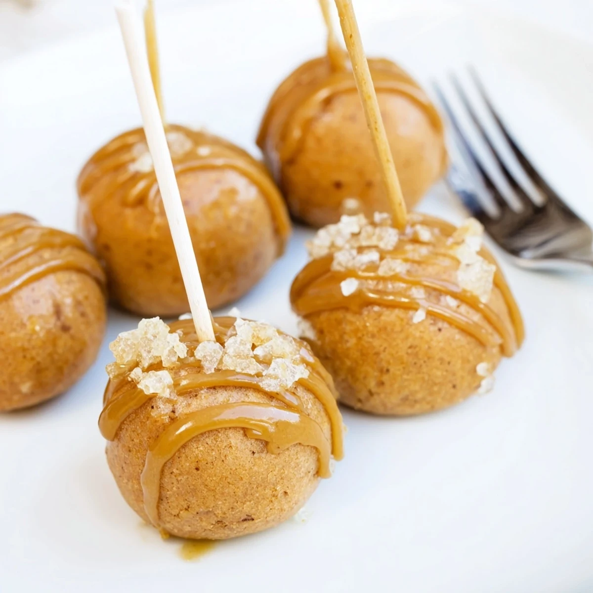 Tempting Maple Ginger Sweet Tea Biscuit Pops ready for a delightful afternoon tea experience.