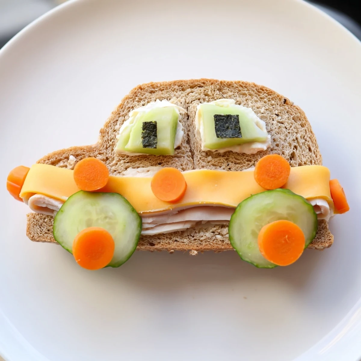Road Trip Ready Car-Shaped Lunch sandwiches, colorful, creative and perfect for picnics with baby carrots and grapes.